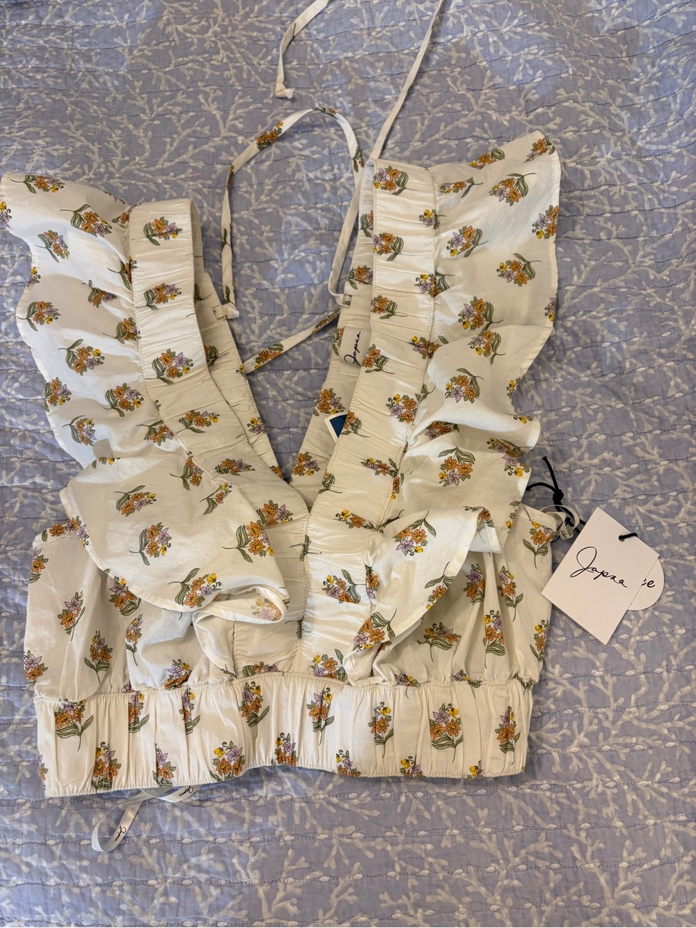 NWT White Floral Ruffle Tie-Back Crop Top